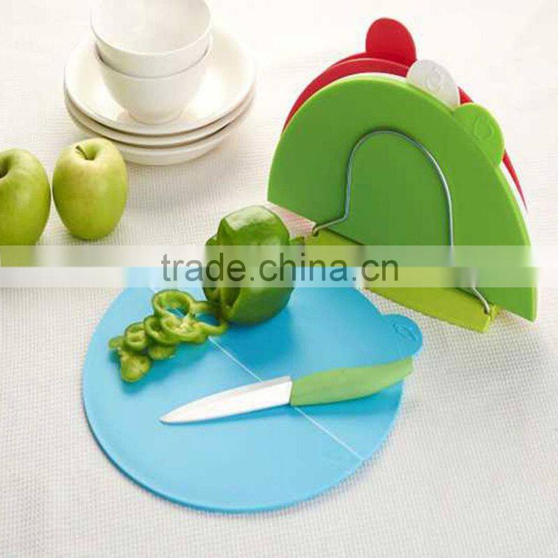 High Quality Antibacterial Plastic Cutting Board with handle