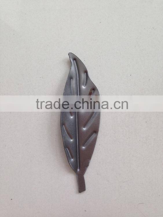 2015 New Style Stamped Iron leaves and flowers