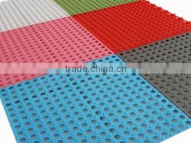 Swimming pool antifatigue mat