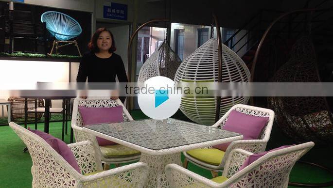 White Rattan Outdoor Furniture Luxury Coffee Table And Chairs