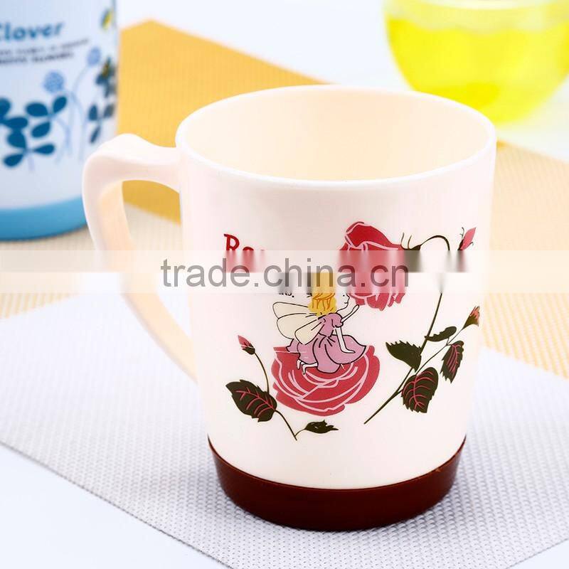Good quality popular fashional style plastic food grade material cartoon imprint tumbler cups