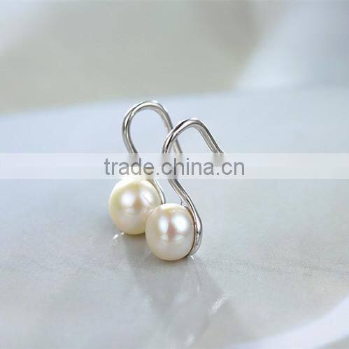 Wholesale 925 elegant pearl half hoop silver earring hoop in silver jewelry