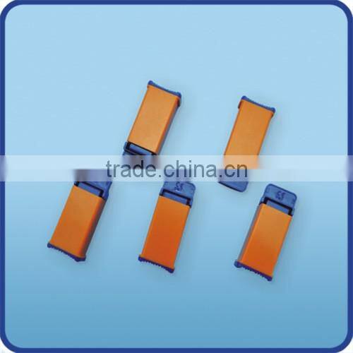 Newborn heel safety lancet