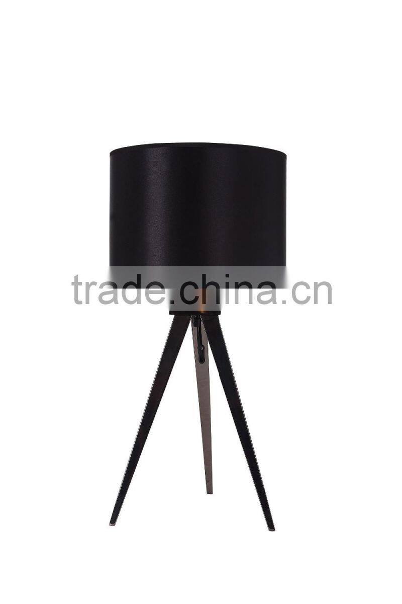 Hot sell simple power outlet hotel table lamps with tripod foot
