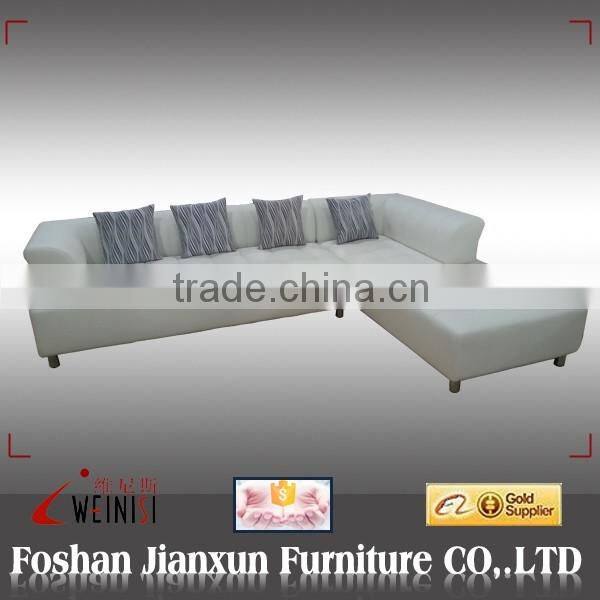 LF521 sofa with pillows