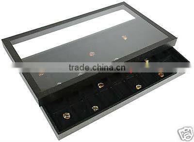 Jewelry display case for earrings