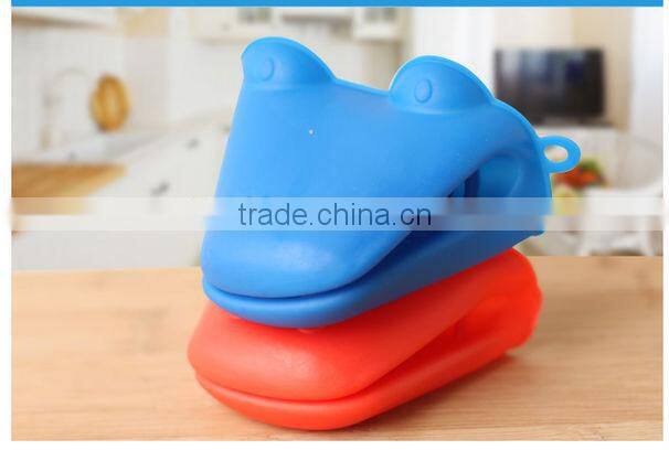 Kitchen silicone glove for oven cooking