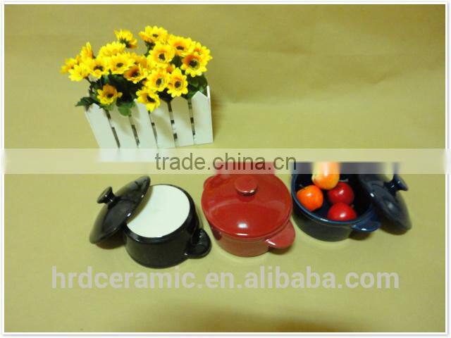 2014 round High quality two handles colored ceramic bakeware plate set