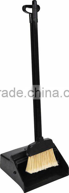 China colorful long handle plastic garden plastic broom DL5006
