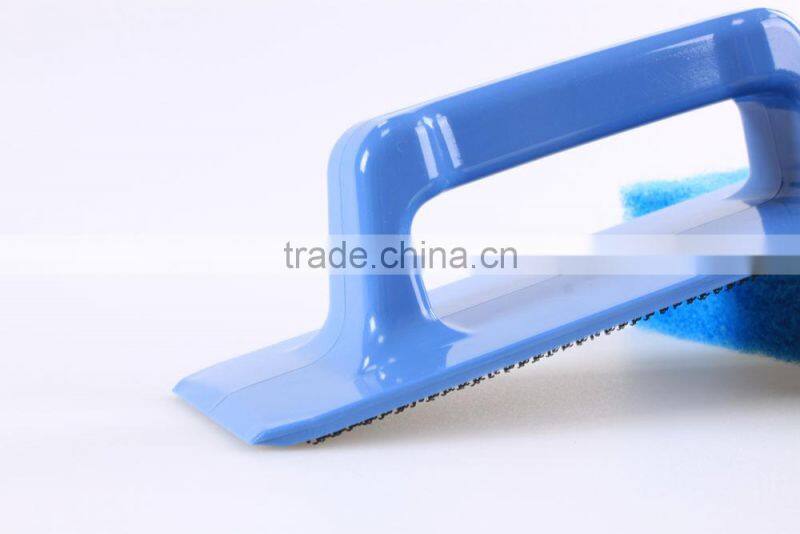 Ergonomic handle cleaning scouring scrubber pad holder