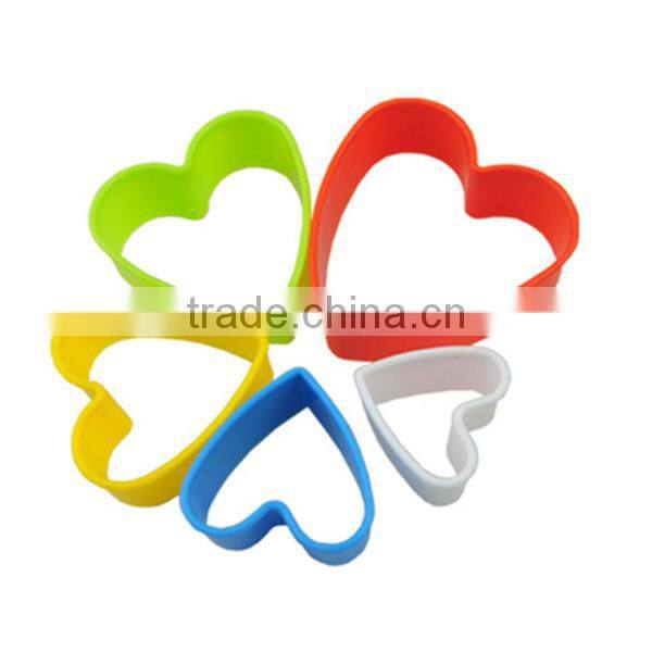 CC-6887 5-Pieces Colorful Plastic heart shaped cookie cutter