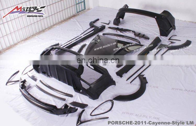 PU and Carbon body kit for Porsche Cayenne 958 body kits for Cayenne 958 TURBO body kits M style With 6 Exhaust 2011-2014 Year