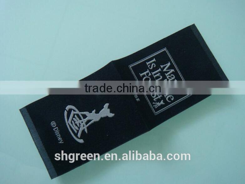 high density t-shirt bottom center fold woven label