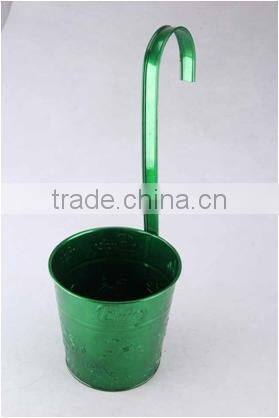 garden pot with long handle can hanging on the wall