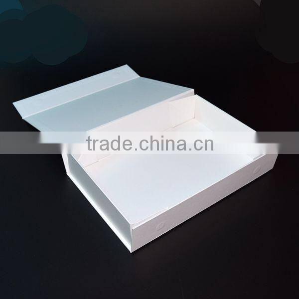Matt white magnetic closure customized box accepted packaging gift box