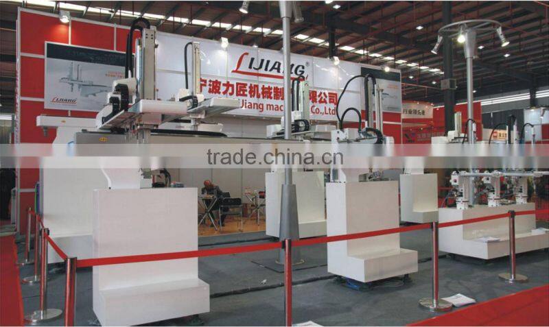 vertical robotic arm take out products