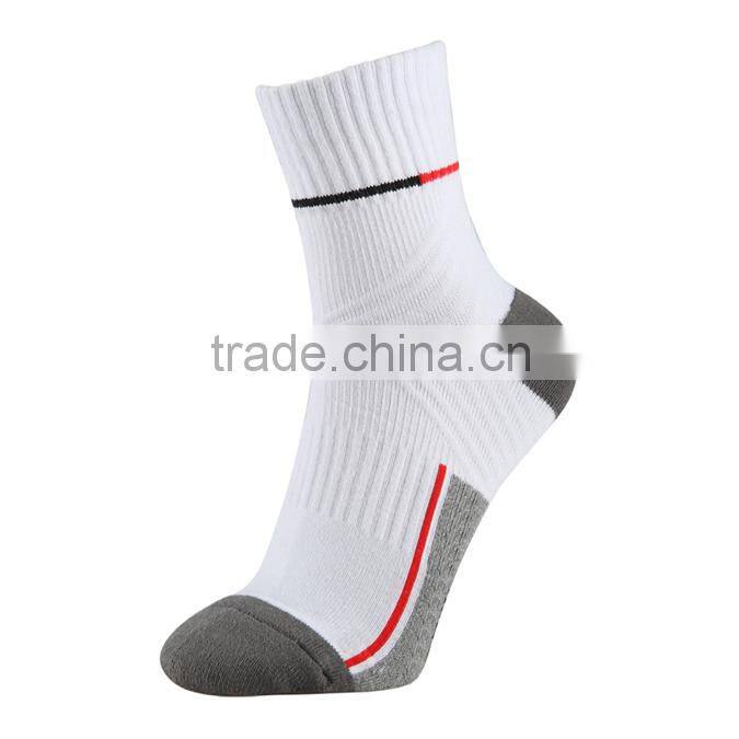 custom fashion athletic quarter crew cut sports socks