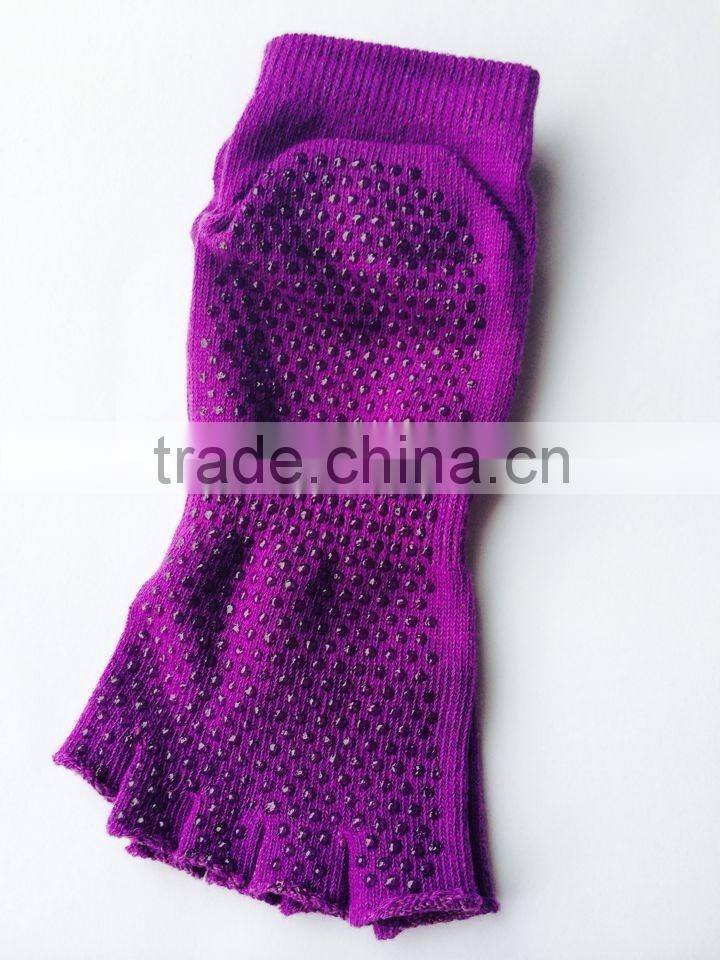 Non-slip yoga massage five fingers socks environmental particles wear cotton antibacterial yoga socks wholesale