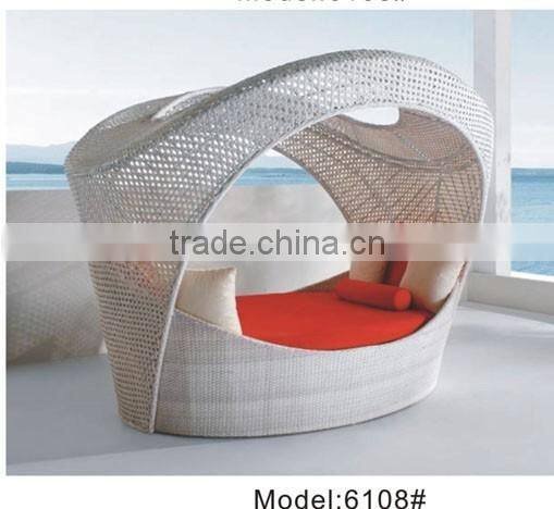 Luxury All weather Rattan Outdoor poolbed with water proof cushion