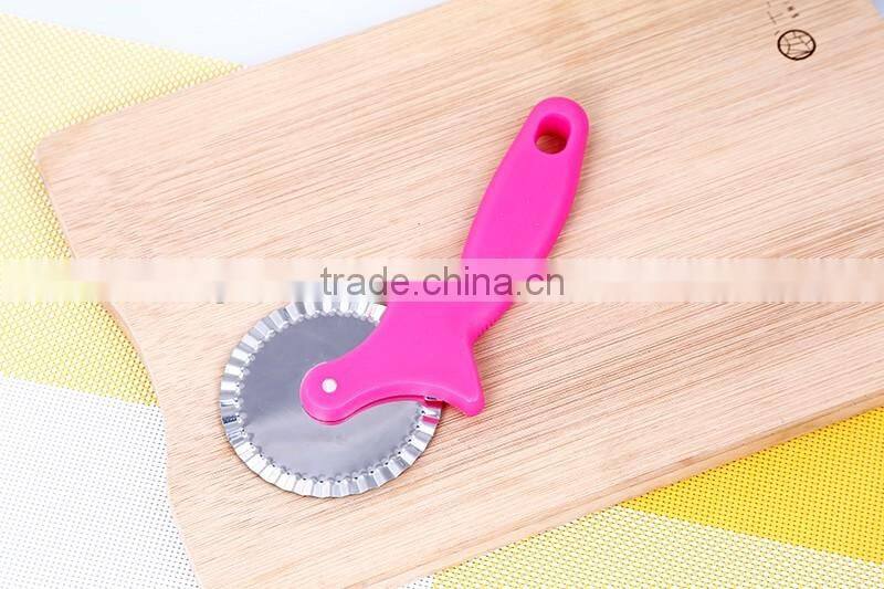 Hot pink PP Handle Bakeware Pizza Cutter