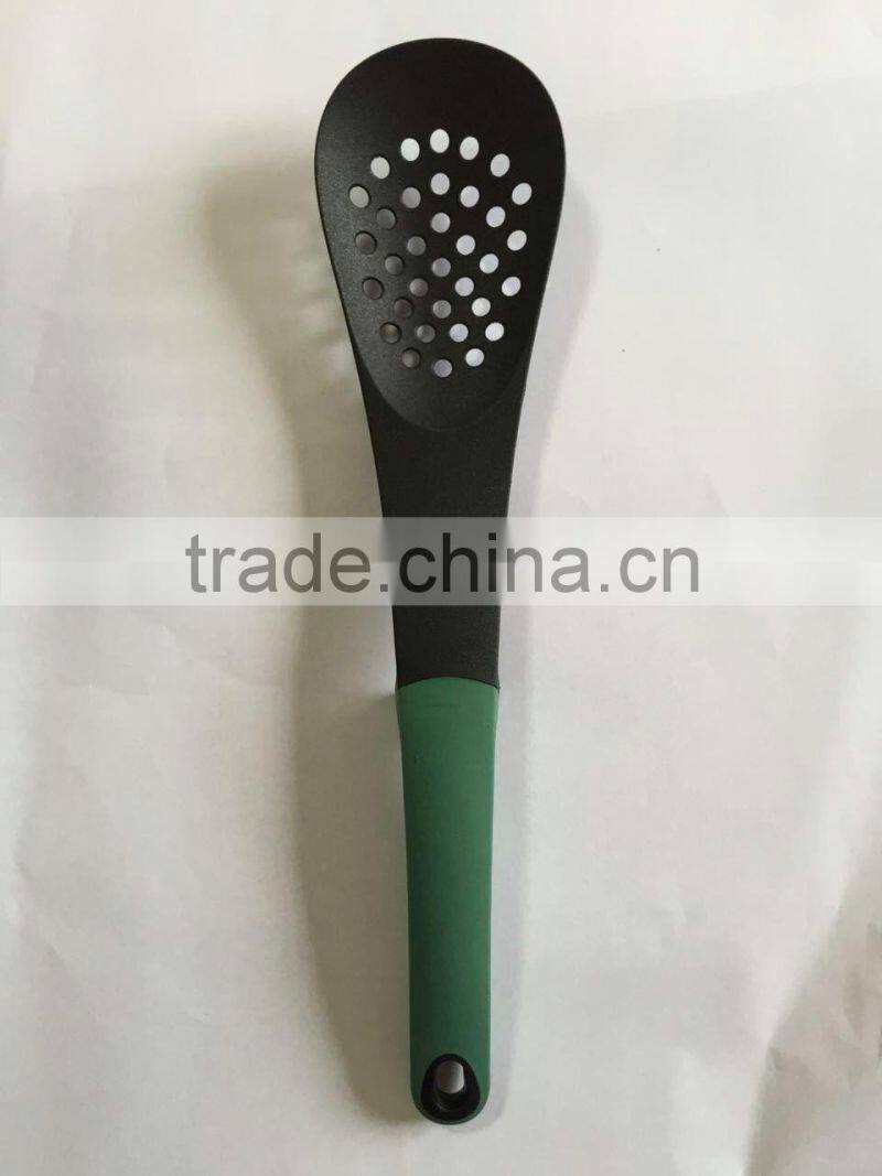 2015 popular sale 6 pcs set nylon kitchen utensils non-stick set with high quality food garde