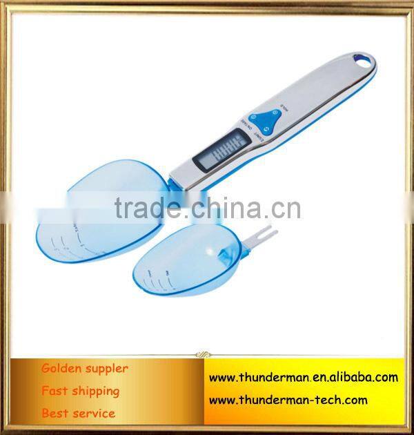 Hot sale kitchen digital measuring spoon device with 2pcs plastic scoops