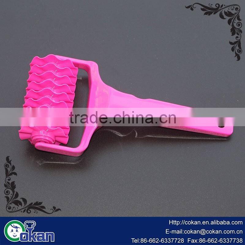 CK-KT686 Plastic Pizza Tools pie maker Lattice Pastry Cutter With Plastic Handle/Pastry Lattice Roller cutter of cake tools.