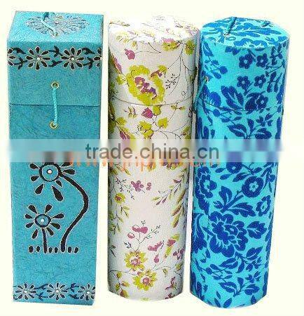 3 bottle wine fluted paper packaging carrier with die-cut handle