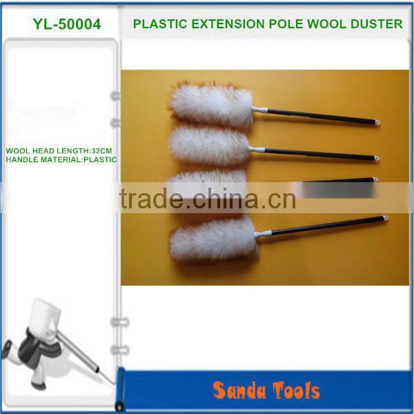 black telescopic plastic handle extends from 75cm to 110cm wool duster