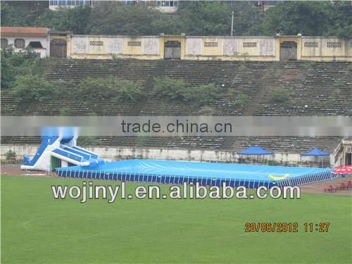 Foating inflatable boat swimming pool