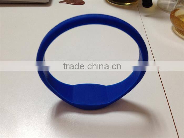 Active RFID and HF wristband for sports Events party and access control