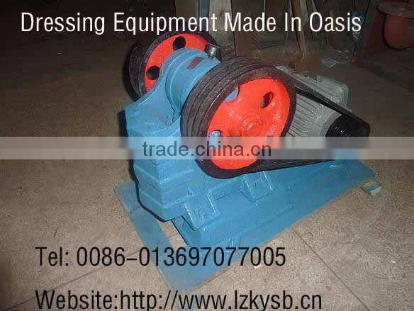 Laboratory jaw crusher with a small size which is easy to handle and operate