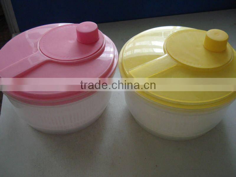 Plastic salad fruit and vegetable spinner