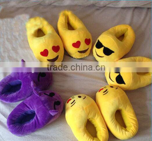 Soft slippers plush/Wholsale Factory emoji slippers/plush emoji shoes