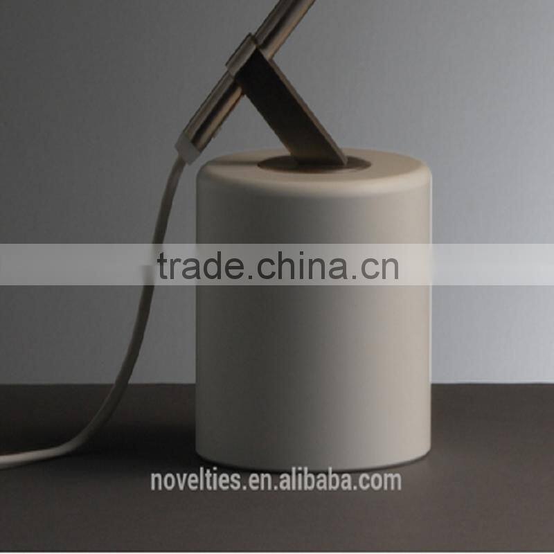 Metal Decoration Contemporary Tabel Desk Lamp