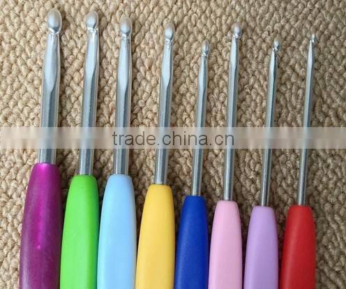 8pcs Colorful Soft Plastic Handle Aluminum Crochet Hooks Knitting Needles Set