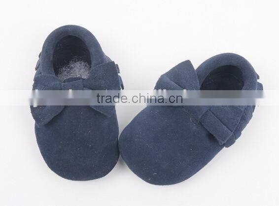 Classic design 100% suede baby moccasins with bow, bow moccains for baby