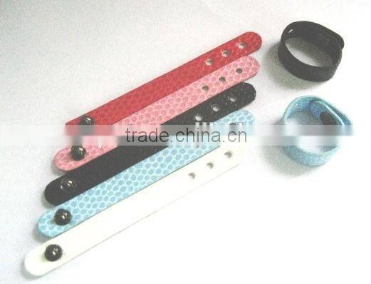 Stylish Simple Pacifier Nail Leather Strap Ring for Wearing on Finger