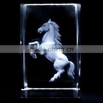 New design 3d laser engraving horse crystal glass cubes with LED light base for gift items