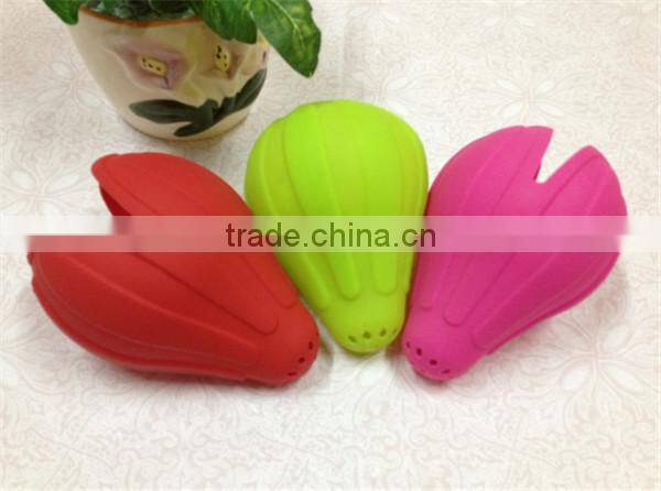 hot sale kitchen tool hand silicone lemon squeezer