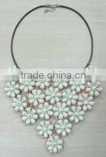 Pretty steps 2015 china Unique Design white flower multiple fancy Pendant necklace