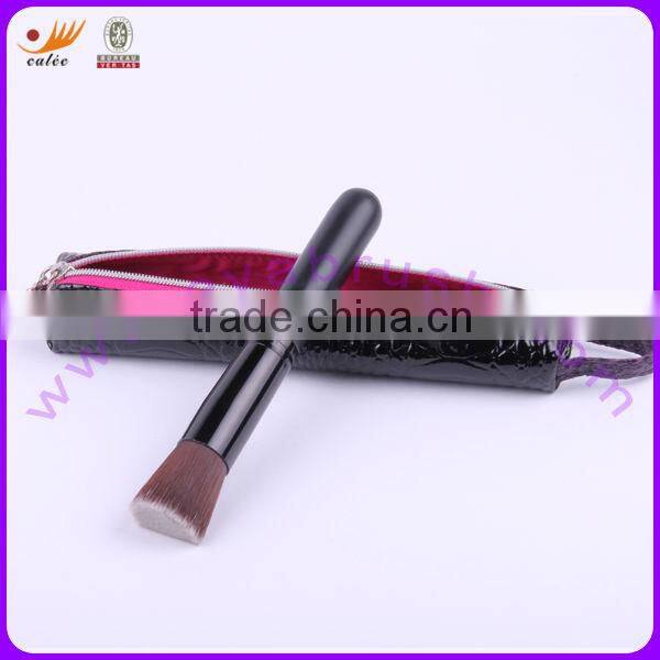 fashional synthetic hair foundation brush with mini pouch