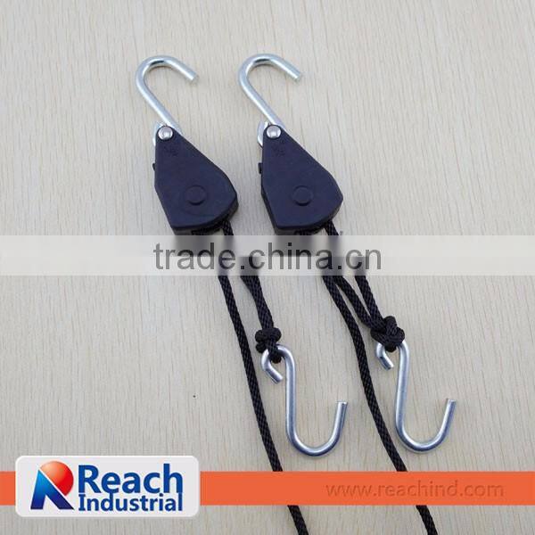 1/8" Rope Ratchet Light Hanger with S hook