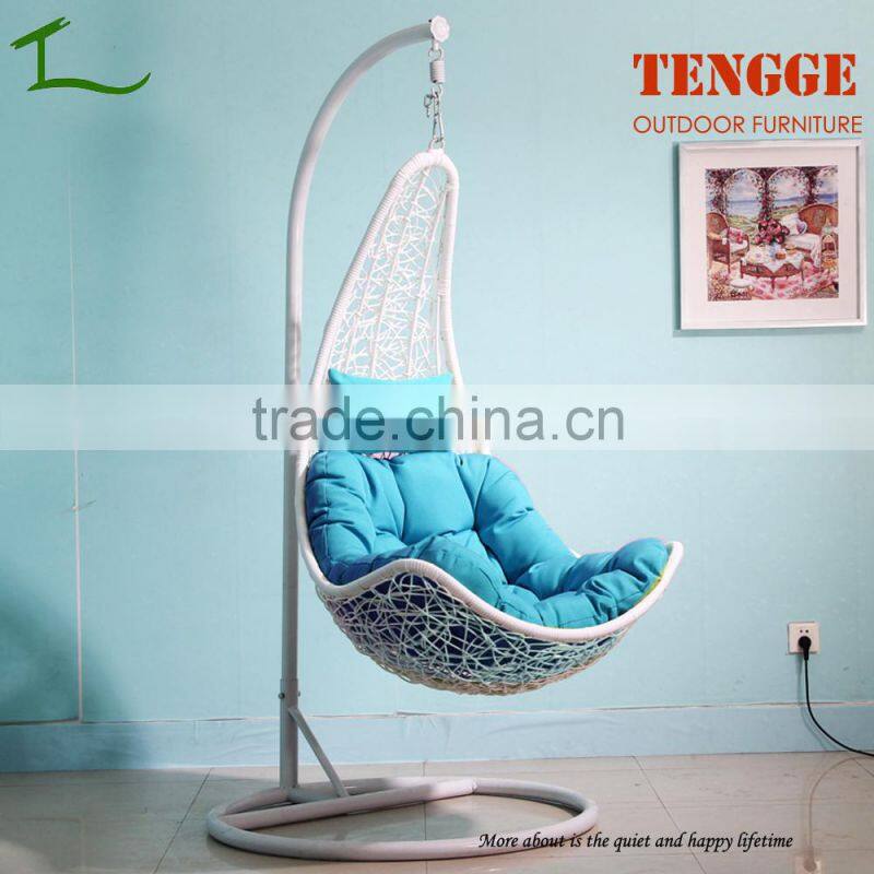 TG15-0139 Half moon shape white indoor wicker swing chair