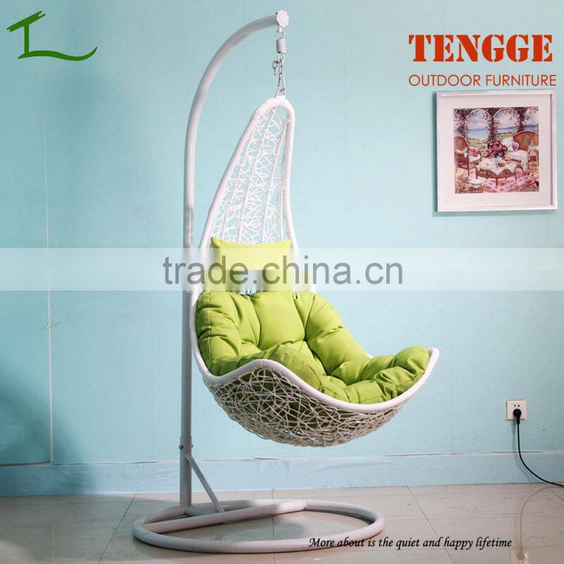 TG15-0139 Half moon shape white indoor wicker swing chair