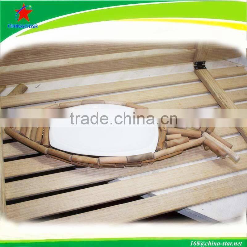 wooden plate fish shape