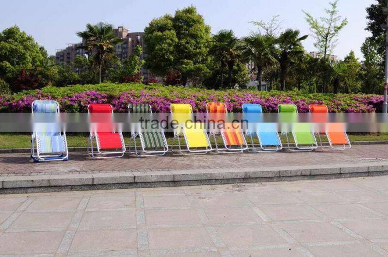 White Zero Gravity Chair Portable Folding Beach Chair with anthracite frame