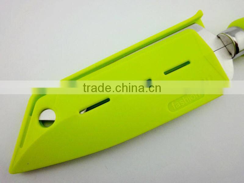 Classic sharp head plastic handle 4 in 1 swiveling potato peeler with shell