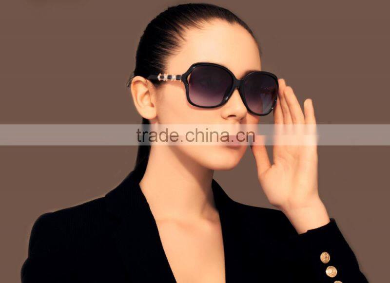 2016 new arrival fashionable Sunglasses with Jewel Frame