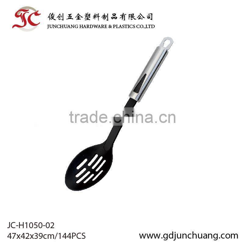 China manufacture best useful nylon slotted spoon